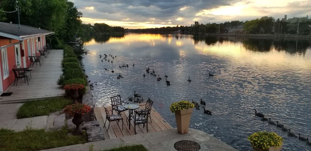 The Water's Edge Inn