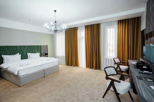 Astoria Plaza Hotel
