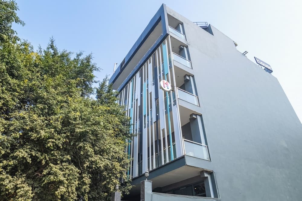 Housr Malibu Town Sohna Road Sector 47