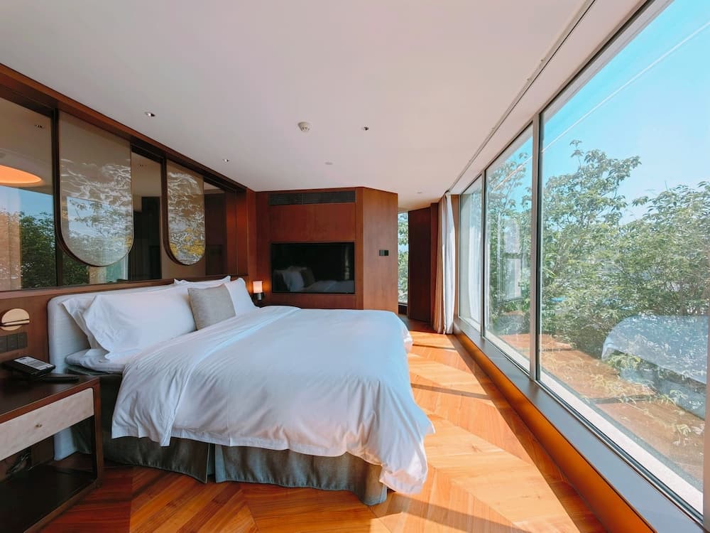 The Purple Horse Hotel