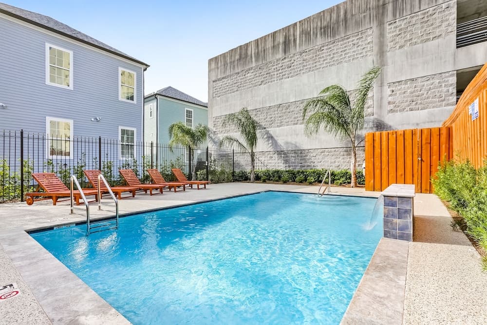Spacious 4BR Condo with Pool