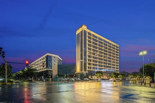 Rezen Longuu Hotel - Guangzhou Baiyun Airport Cultural Tourism City