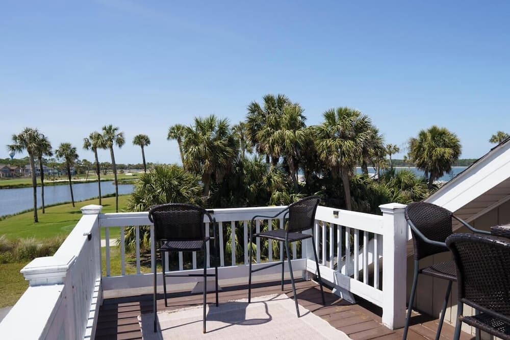 Charming 3-bed, 2-bath Home With Wonderful Views of the Golf Course