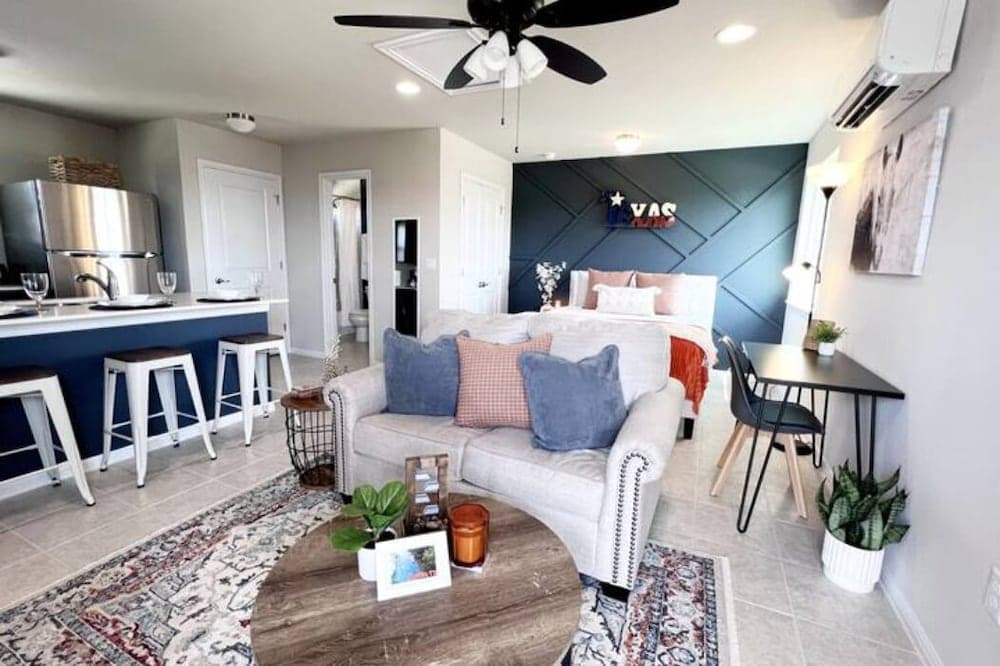 Cozy Apartment in Austin by The Key Rentals