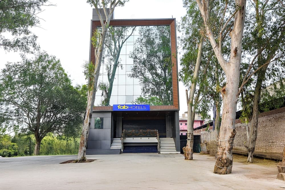 Fabhotel Evergreen
