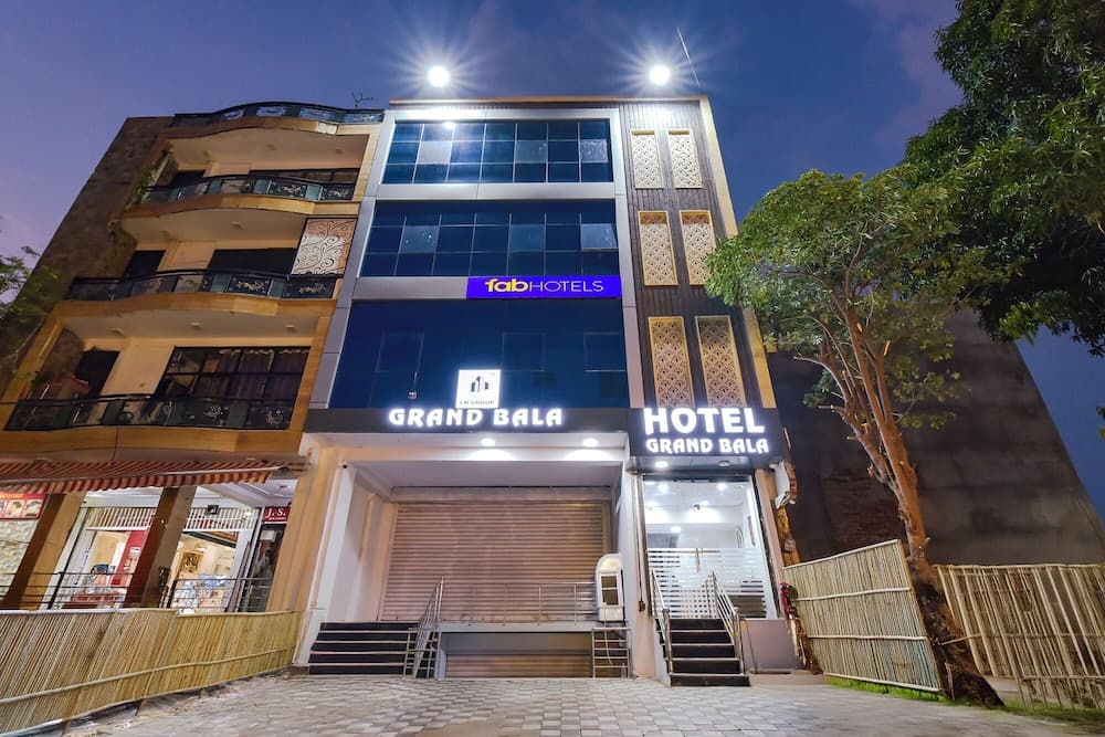 Fabhotel Grand Bala