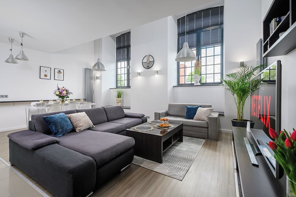 Lumina luxury 2-level apart with parking
