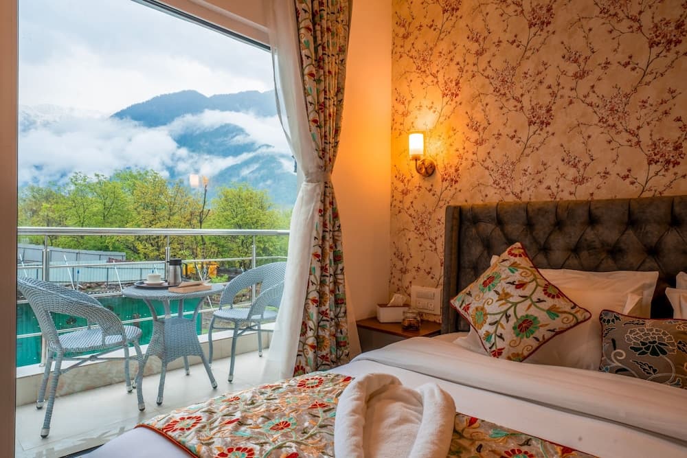 MOUSTACHE HOSTEL PAHALGAM