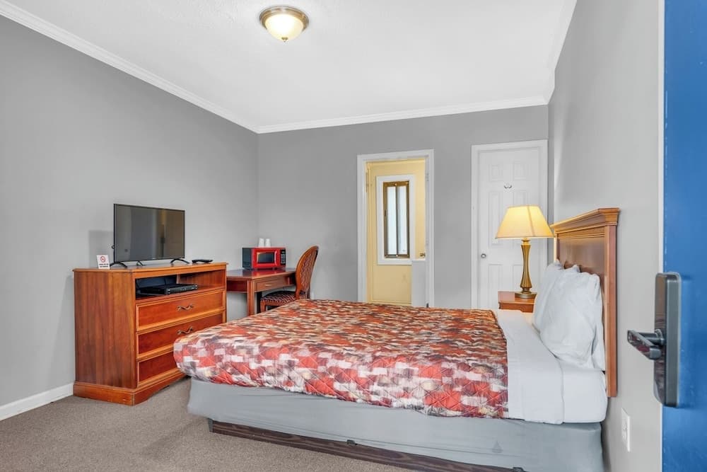 Private Room & Bath Brownstown Near Detroit