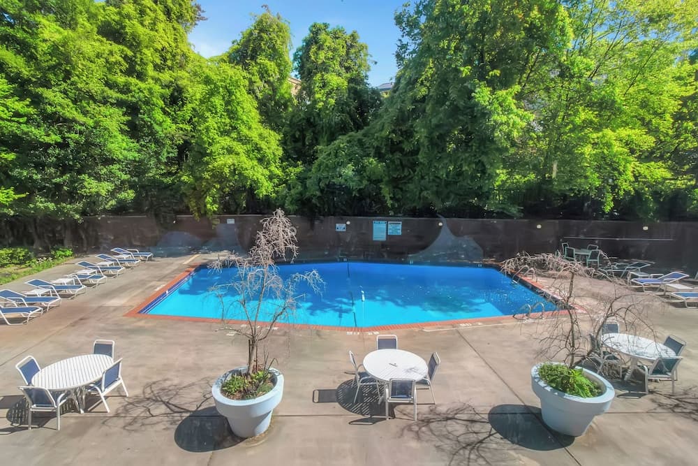 Modern 3BR Condo - Heart of ATL