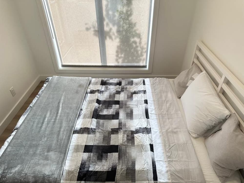 Chic Modern Condo in Downtown Calgary