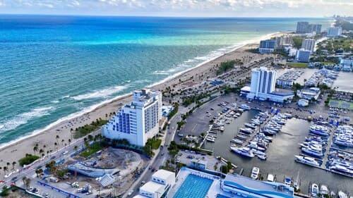 Sophisticated 2BR1BA Short Walk to Beach