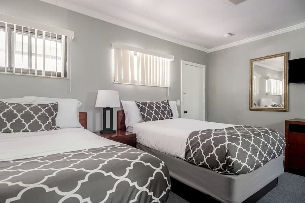 Comfortable Room for 4 w/ Private Bath & Wi-fi!