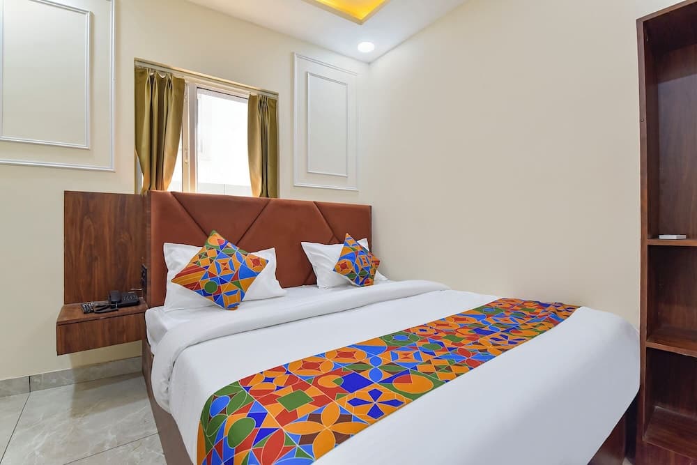 Fabhotel Royal Portico