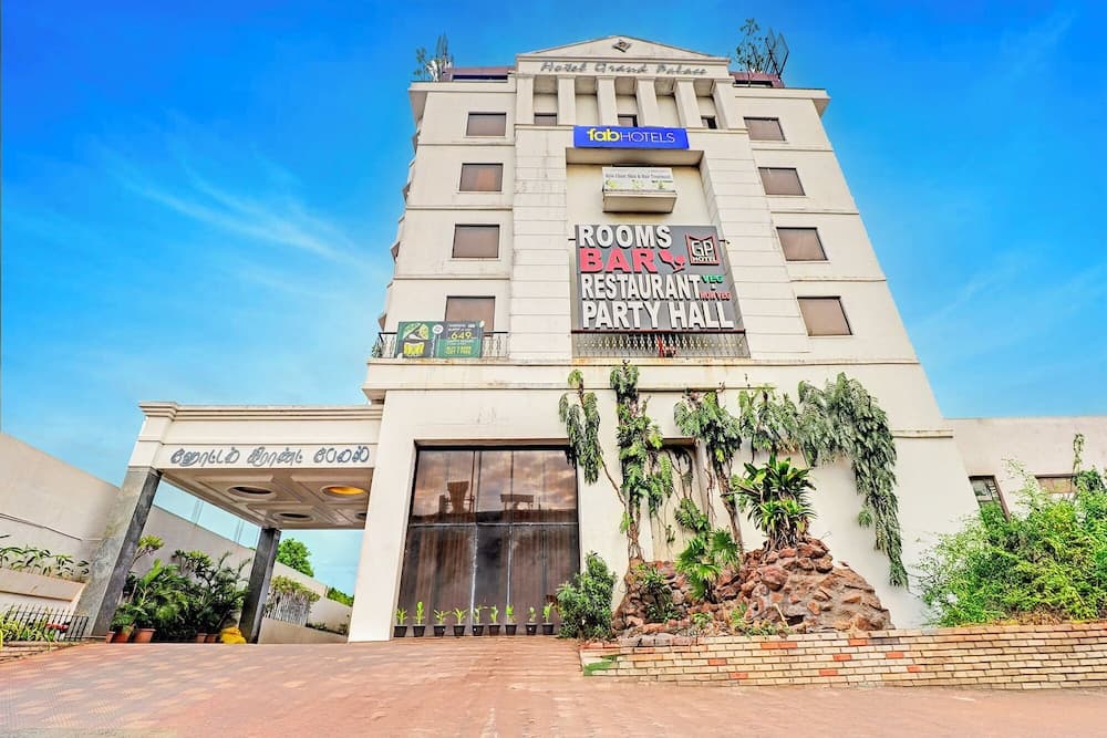 Fabhotel Grand Palace