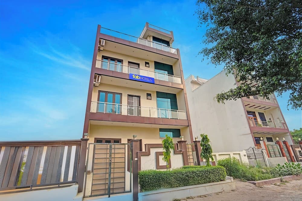 Fabhotel Comfort Inn