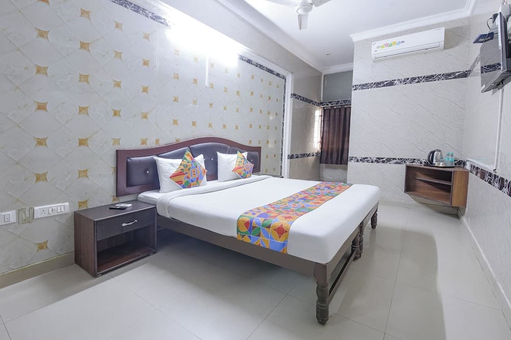 Fabexpress Le Royal Inn