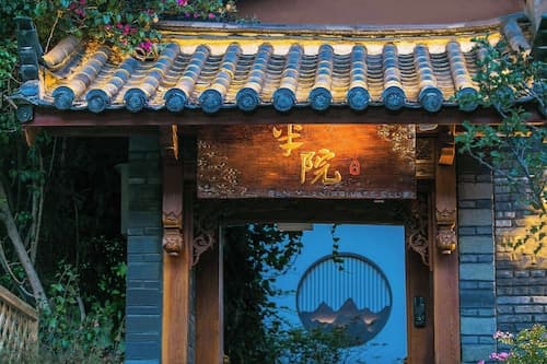 Lijiang half yard hotel