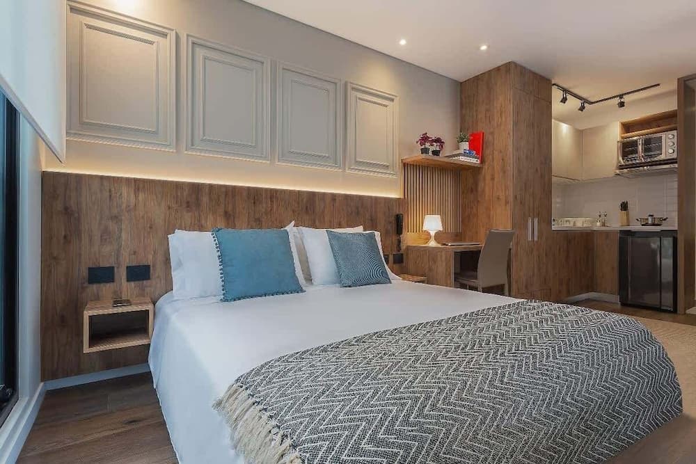 Majestic Loft w/ Balcony