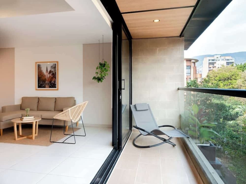 Perfect 3 BR w/ Balcony in Laureles Medellín