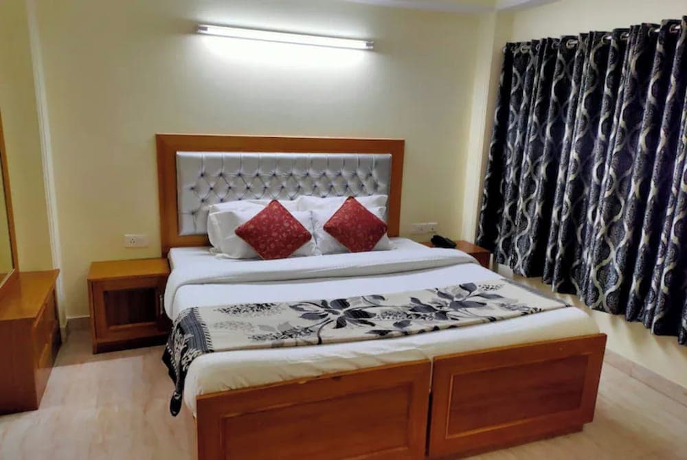 Hotel Karan Regency Shimla Mountain View