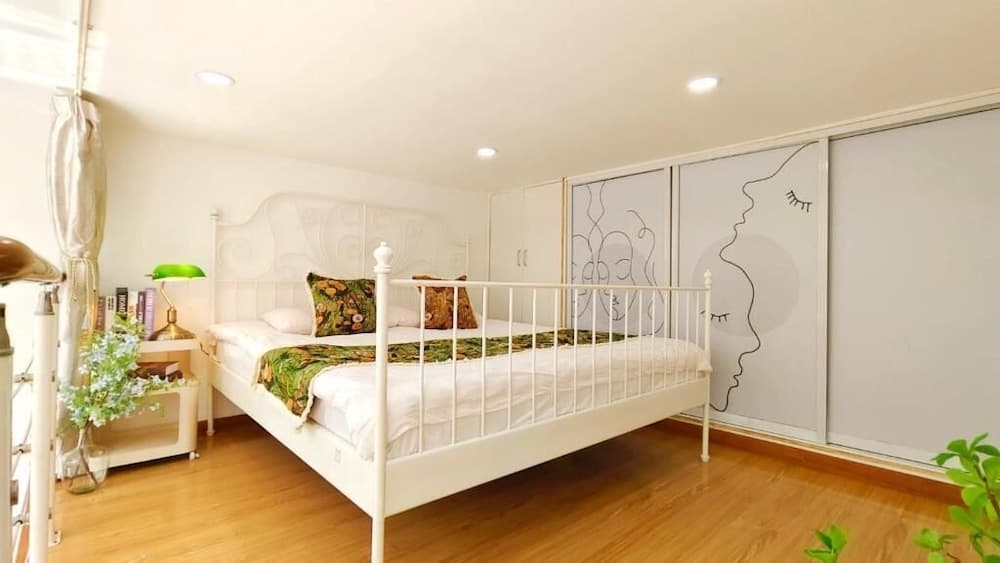 Shanghai Hills & Aromahome ModernCottage