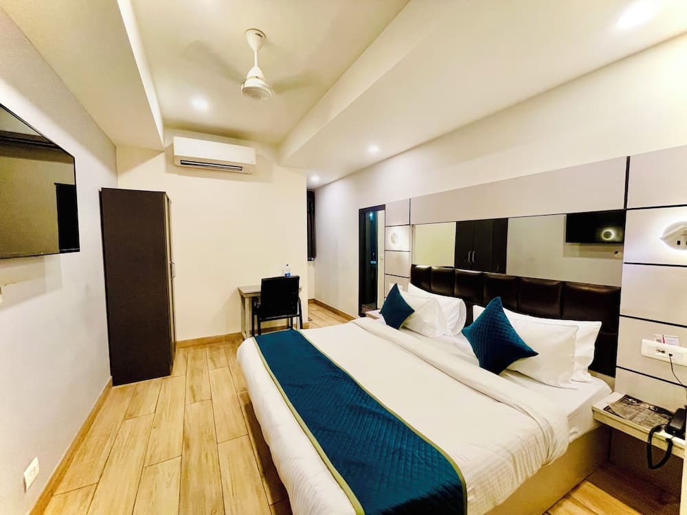 Hotel Roshie Mall Road Mussoorie