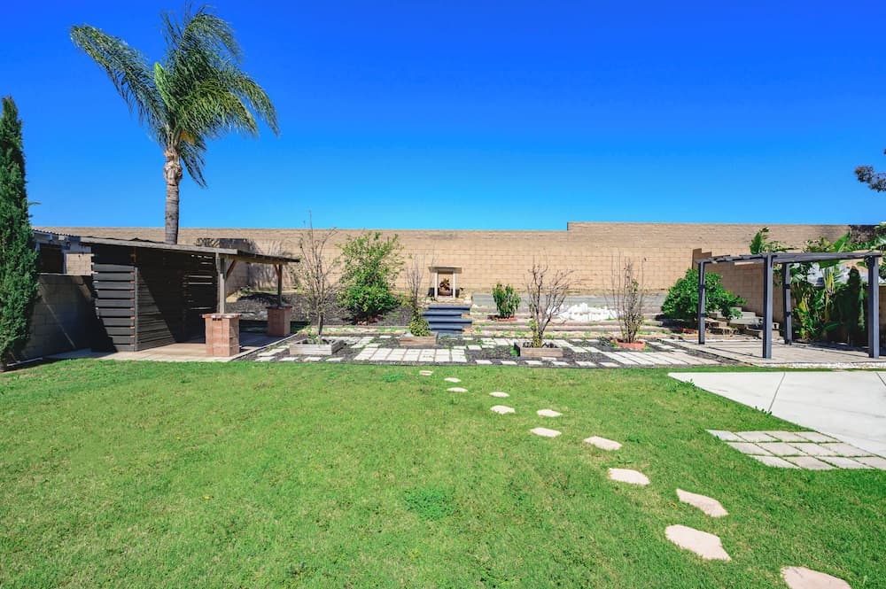 Spacious Family Retreat w Garden & Modern Comfort!