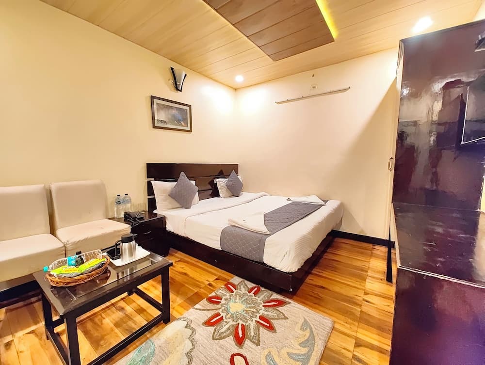 Hotel Crown Castle Mall Road Nainital