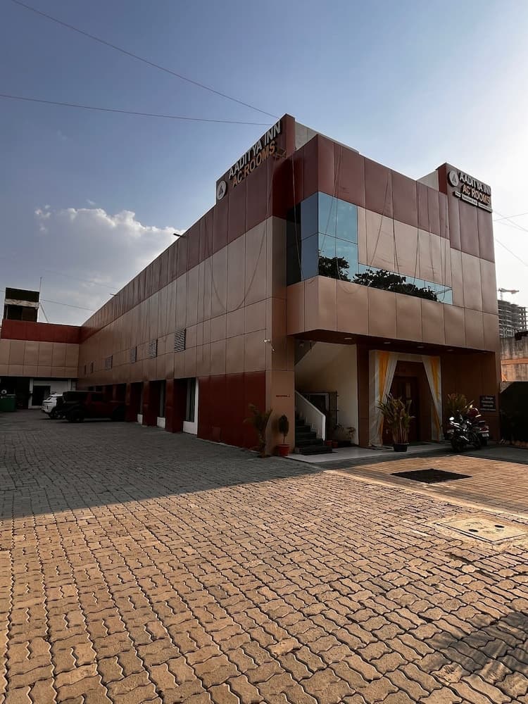 Hotel Aaditya Inn Tathawade