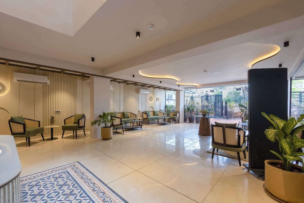 Saltstayz Premier - Sector 50 & Golf Course Ext Road