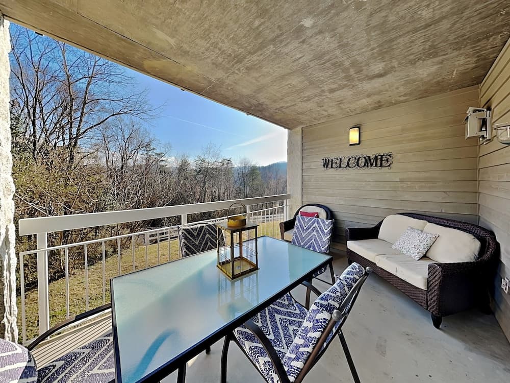 522rpwp323pfnco - Smoky Mountain Bliss Whispering Pines 323