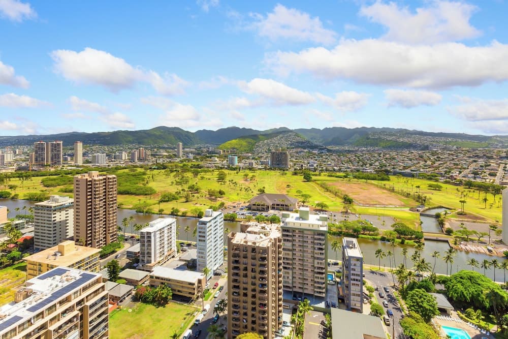 Waikiki Banyan 3409