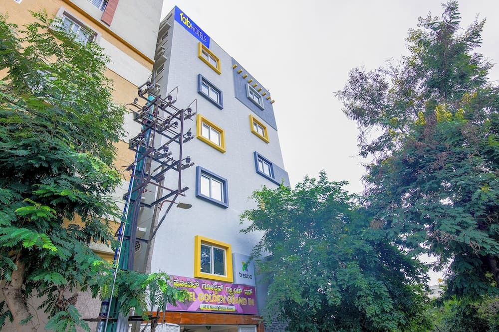 Fabhotel Golden Grand Inn