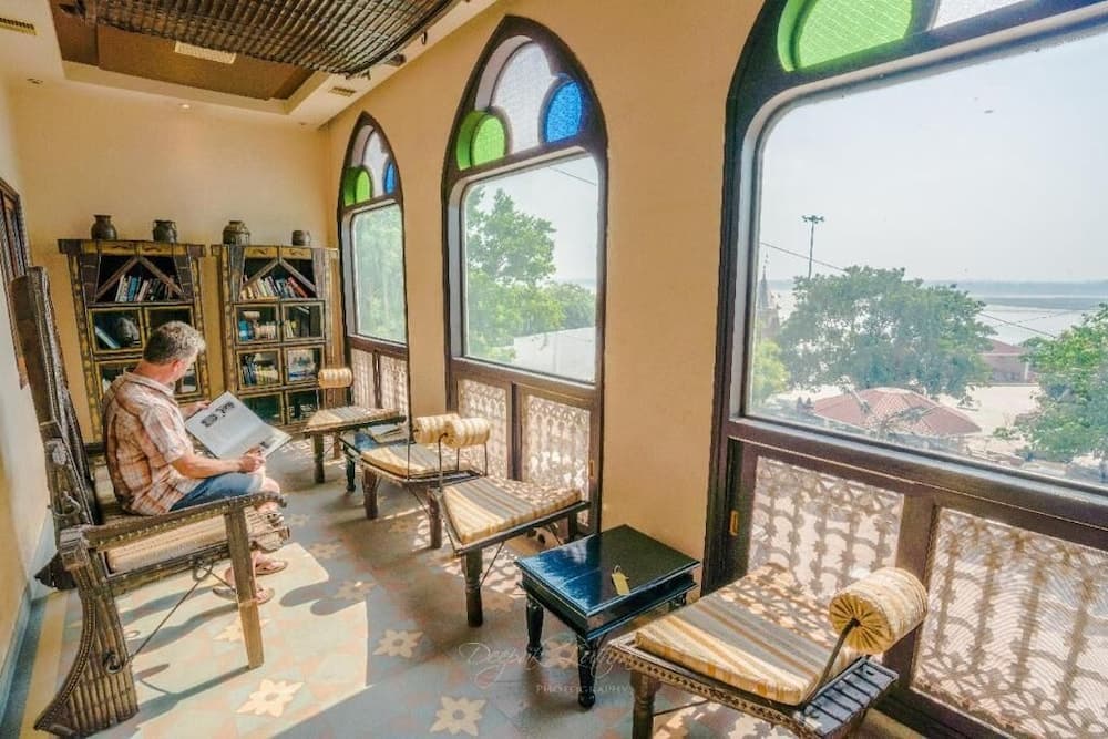 Palace On Ganges - Heritage Hotel