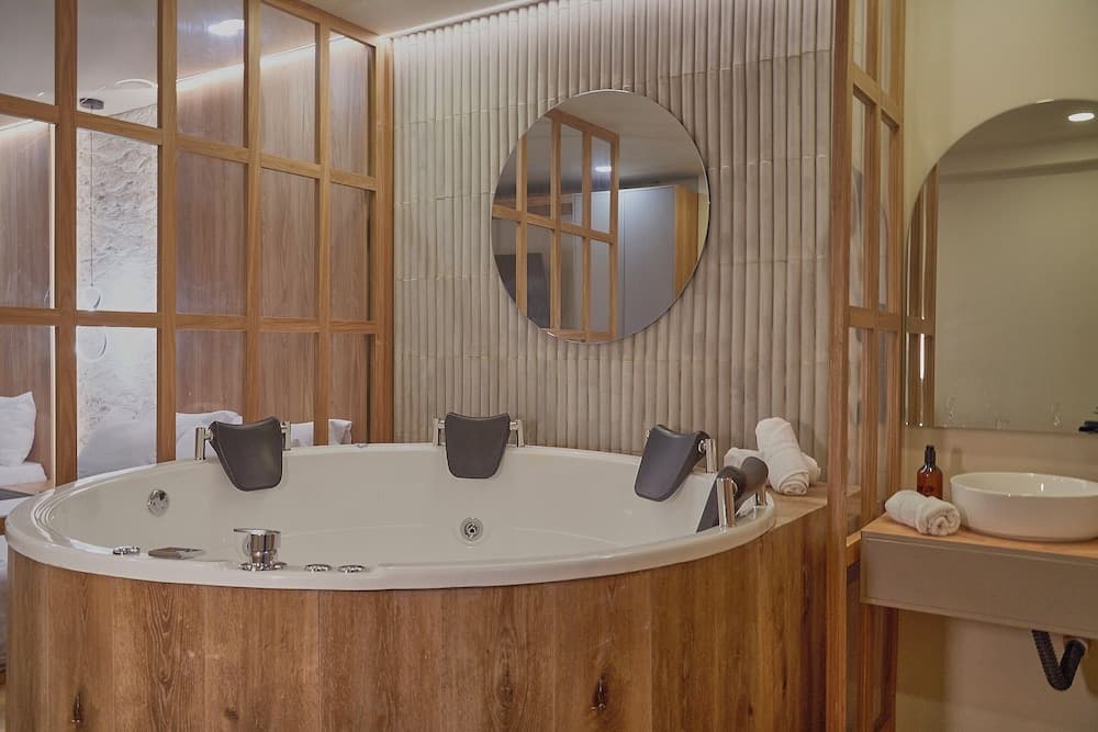 ONE APARTMENTS LLERAS