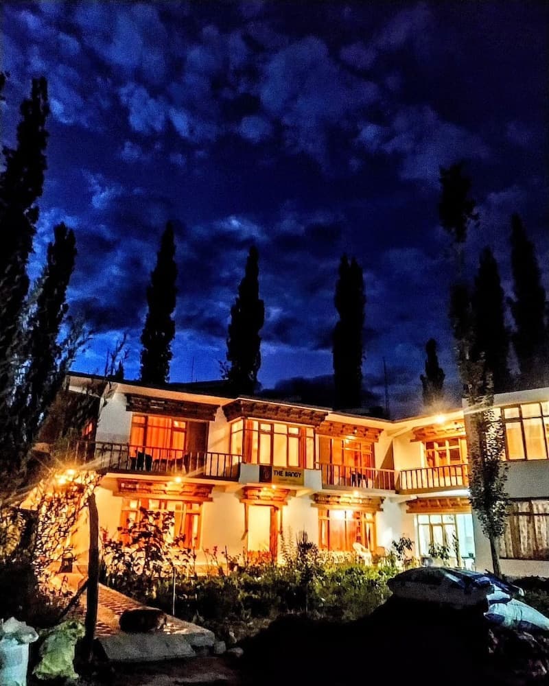 Konaklama yerinin ön cephesi