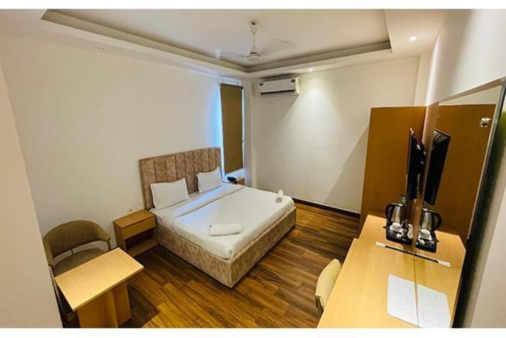 Fabhotel The Prime Land