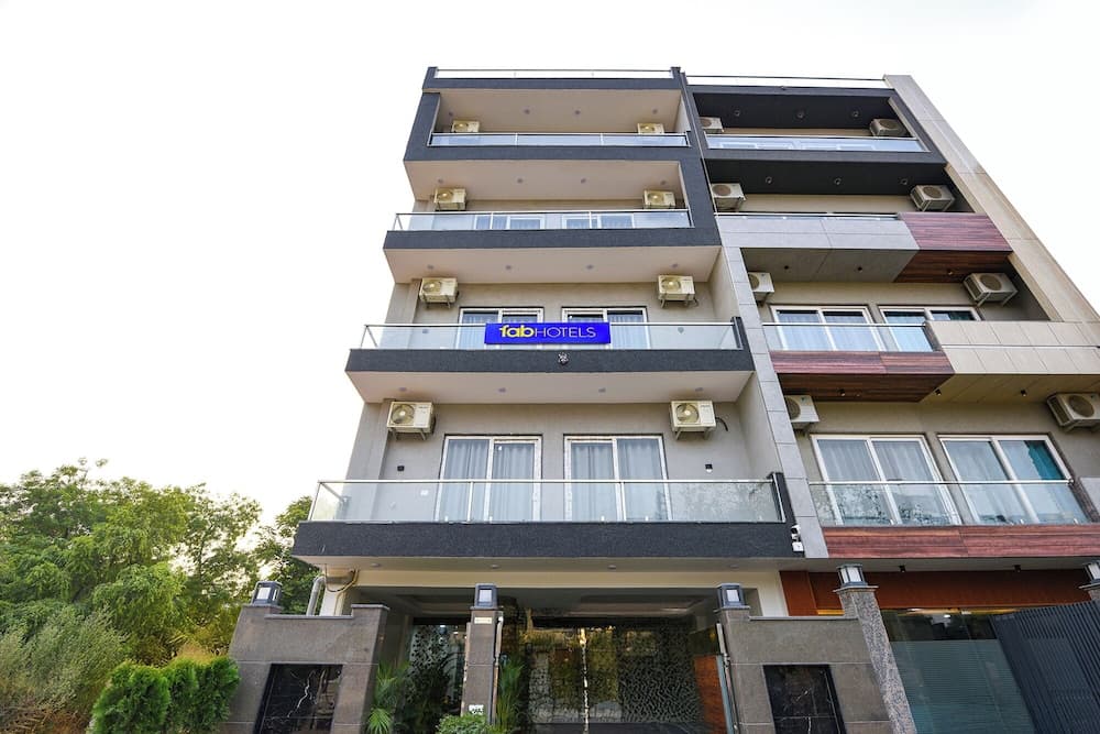 Fabhotel Comfort N Stay