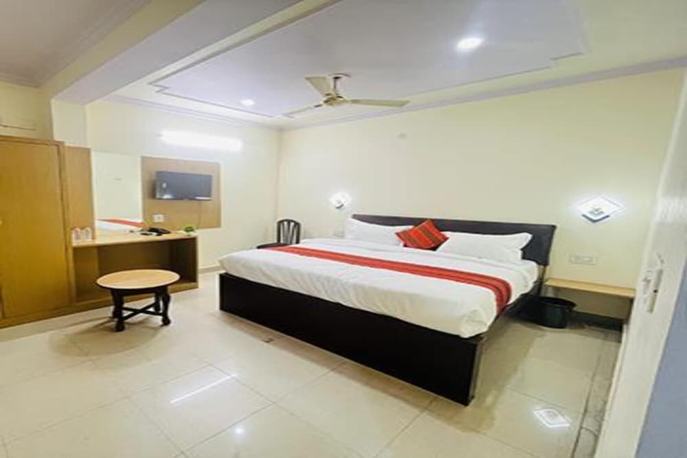 Fabhotel Silver Stay 04