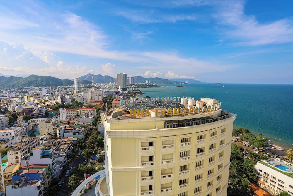 Costal Calm Suites - Gold Coast Building