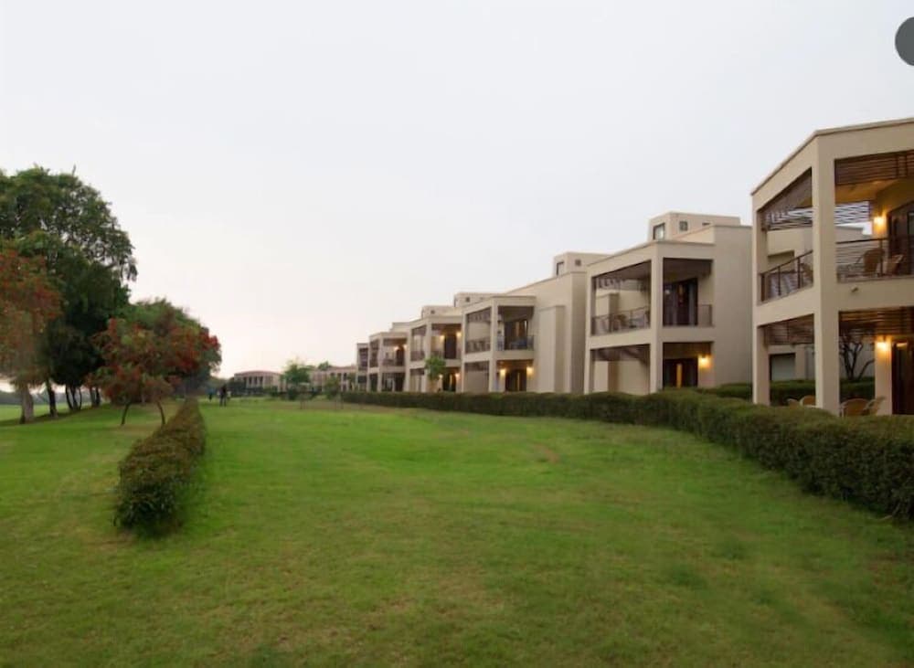 Monica's Golf Studio