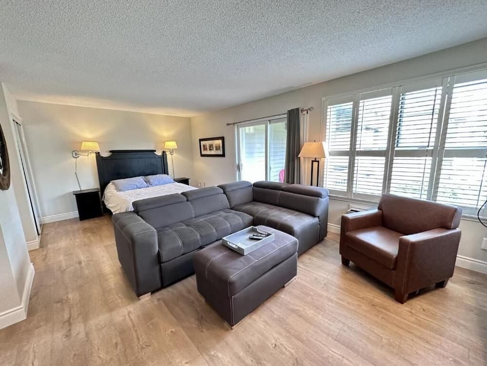 Blue Mountain at your Door Step