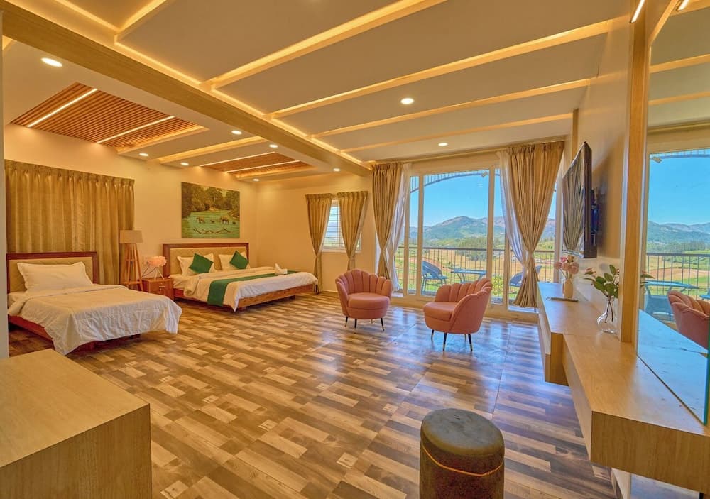 Vihani's Western Clouds by VOYE HOMES