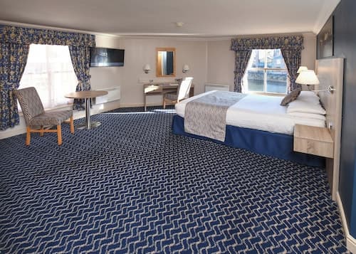 The Queens Hotel & Victoria Cloisters