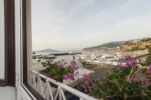 Surriento Suites