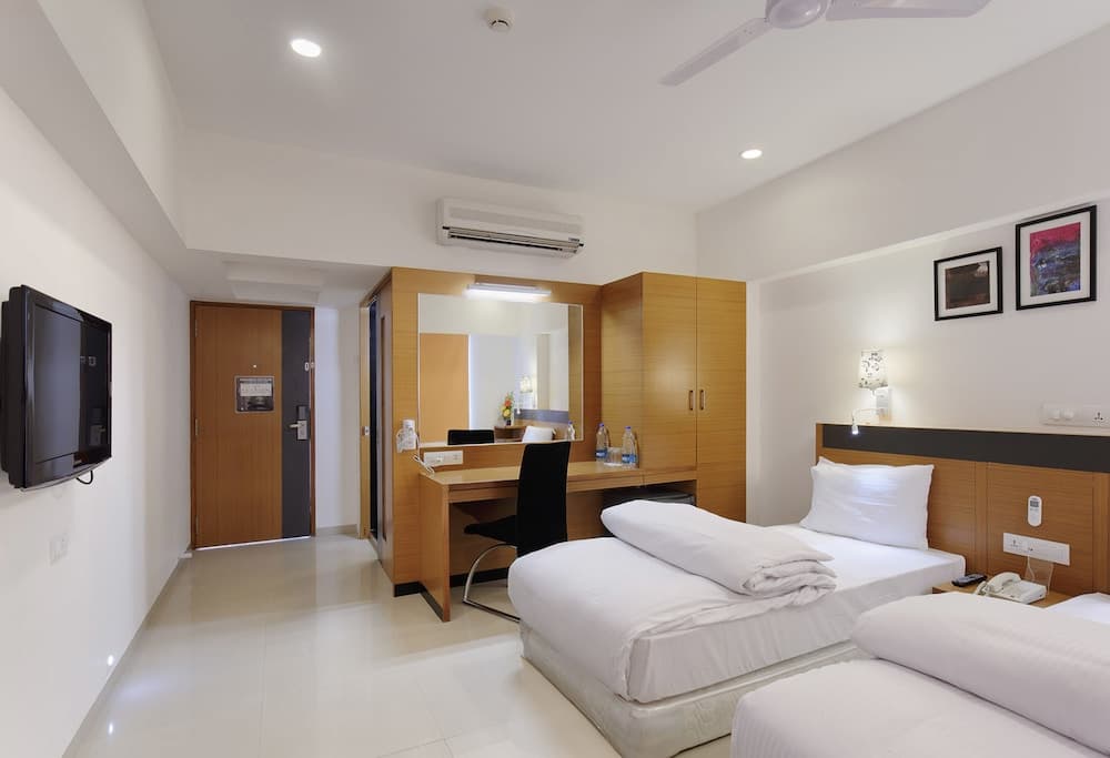 Hi5 Hotel & Experience