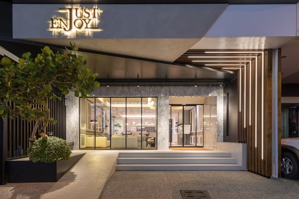 Just Enjoy Business Hotel