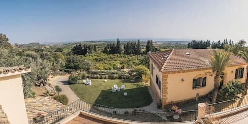 Villa La Lumia B&B Suites & Apartments
