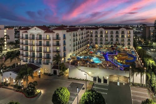 Courtyard by Marriott Anaheim Theme Park Entrance
